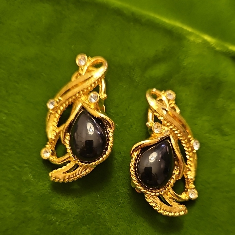 Barrera For Avon Granada  Gold-Tone Black Teardrop Statement Clip On Earrings